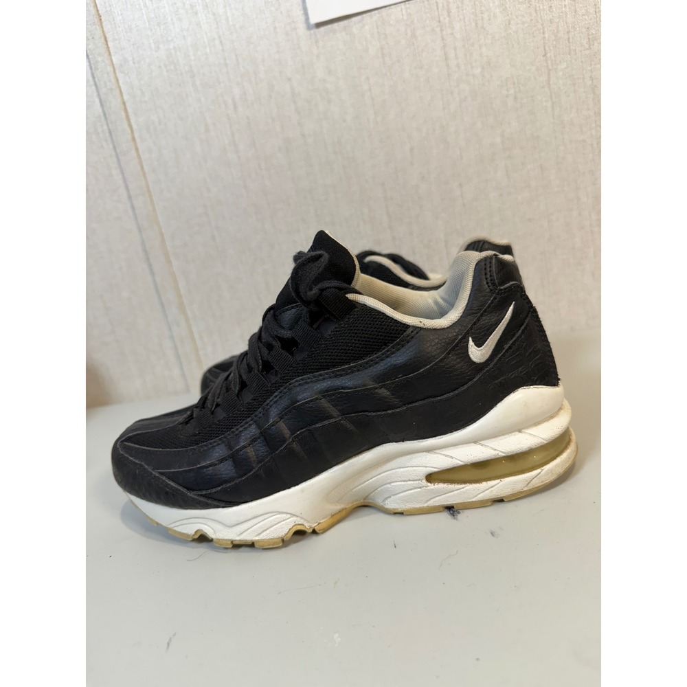 Nike Air Max 95 SE Black / Summit White 922173-002 Size 5Y